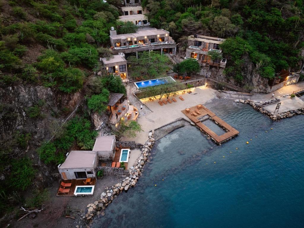 Perla Roca Hotel Beachfront